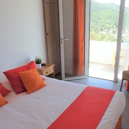 Azur Hotel 3*